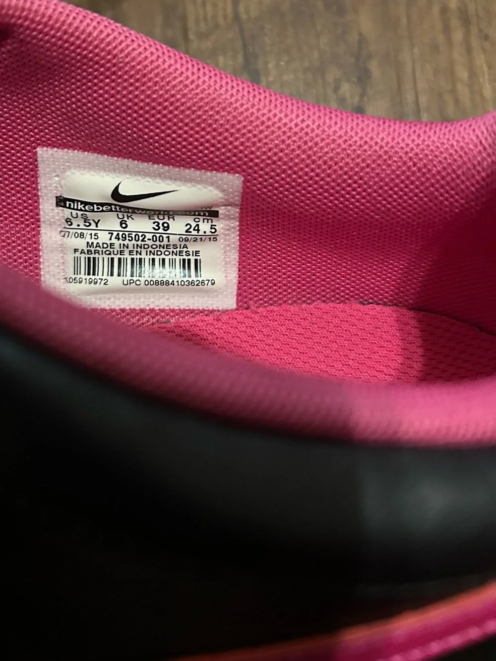 Nike Women’s Black and Hot Pink Low-Top Sneakers